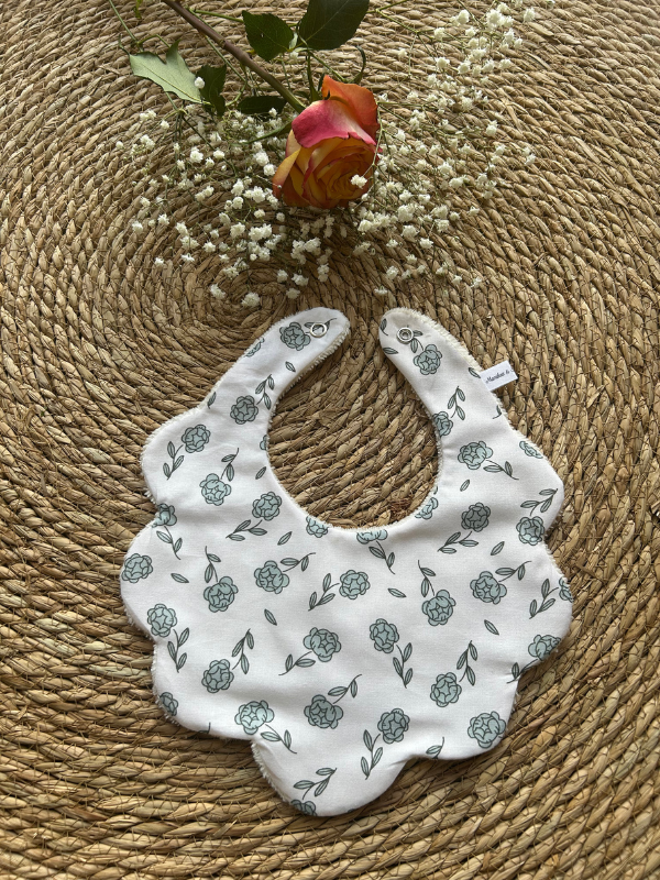 Bavoir Festonné Fleurs Stylées Vertes